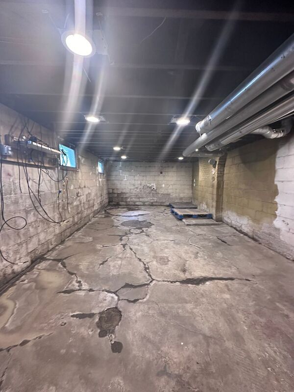 Building Photo - 431 E 14th Ave