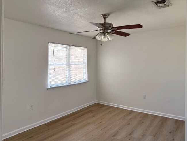 Building Photo - 606 Bayou Ln