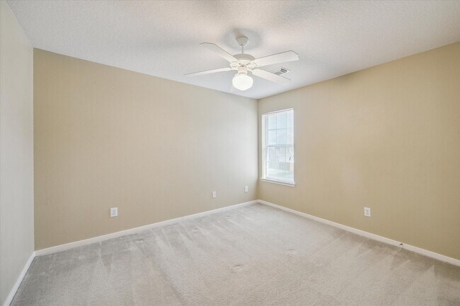 Building Photo - 19010 Country Square Dr
