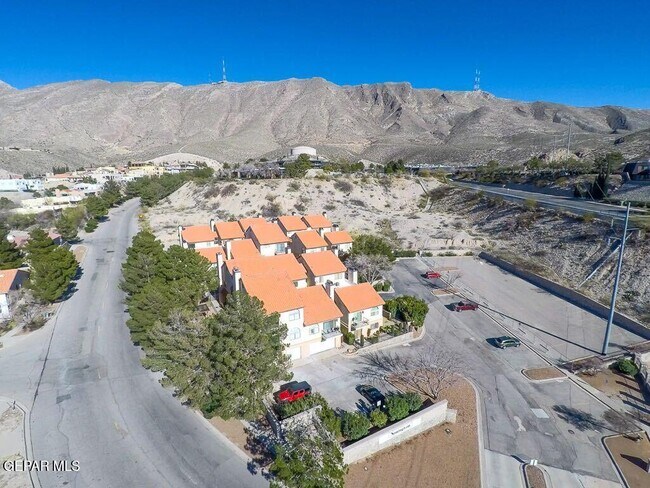 Building Photo - 4610 N Stanton St