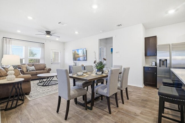 Building Photo - Move in Ready and FULLY FURNISHED 3 BD/2 BA located Far West San Antonio!