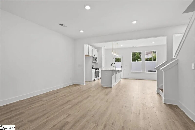 Building Photo - 208 Curhill Ln