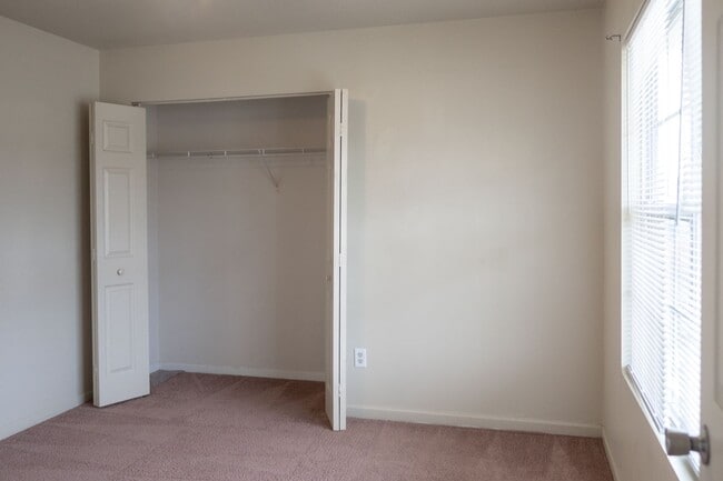 Building Photo - 5005 Scotch Pine Ave