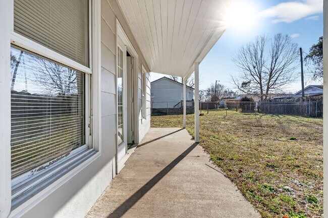 Building Photo - Spacious 5-Bedroom Retreat with 2.5 Baths in Saint Pauls – Your Dream Home Awaits!