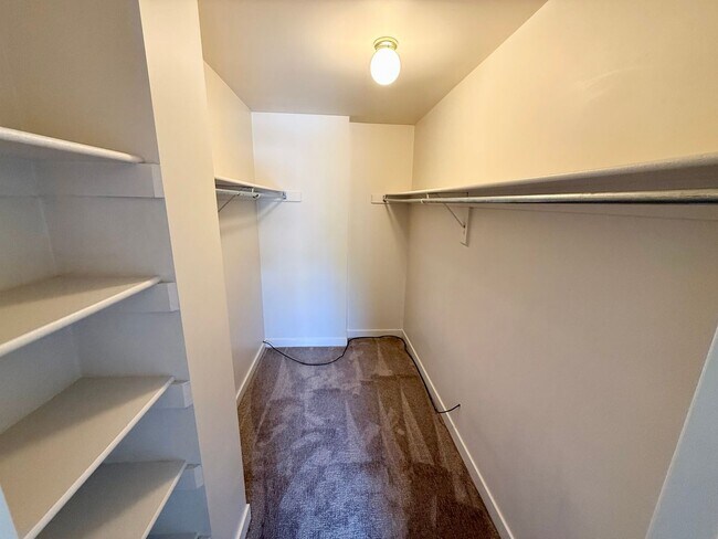 Building Photo - Parkridge Drive Duplex