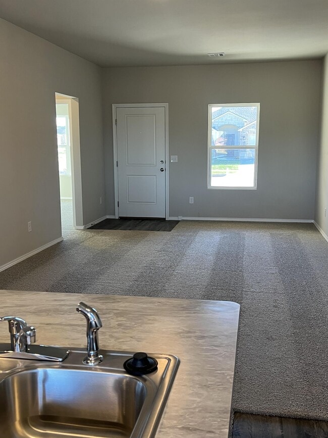 Building Photo - 561 SE 3rd Ter