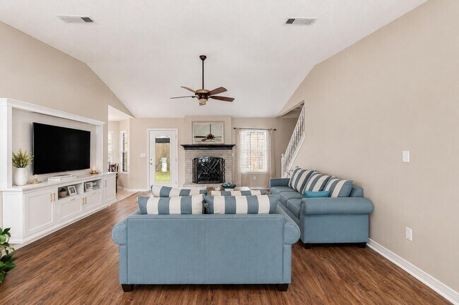 Building Photo - 855 Mande Ct