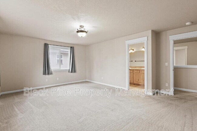 Building Photo - 1729 S Eagleson Rd