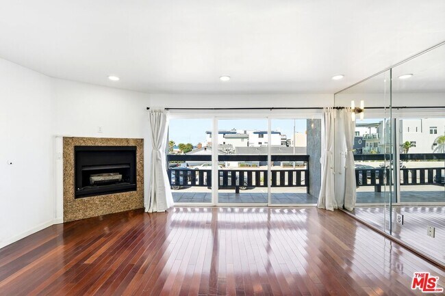 Building Photo - 320 Hermosa Ave