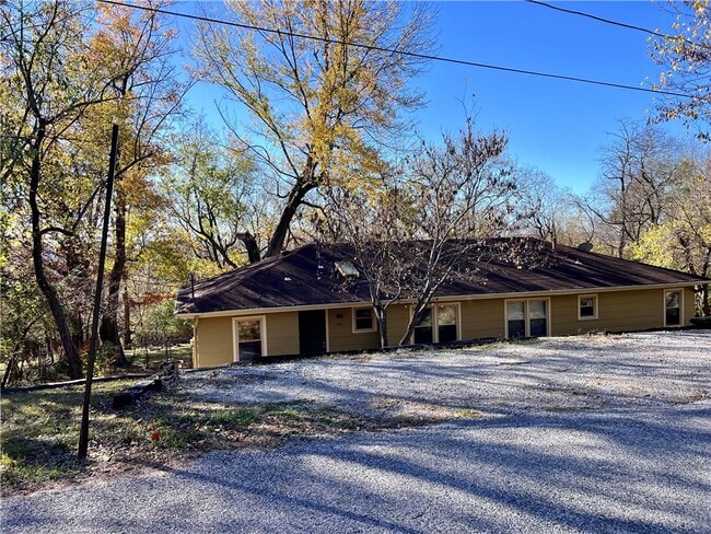 Building Photo - 921 E Rodgers Dr