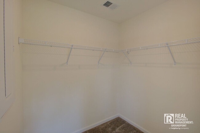 Building Photo - 432 Trotters Ln