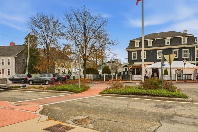 Building Photo - 47 Windsor Rd