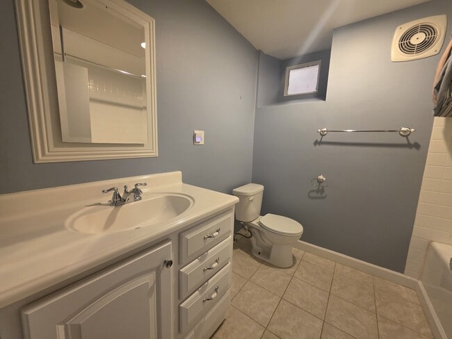 Building Photo - 175 Vasquez Ave