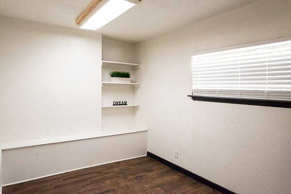 Building Photo - 1702 E Park Ave