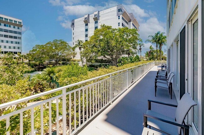 Building Photo - 1125 W Peppertree Dr