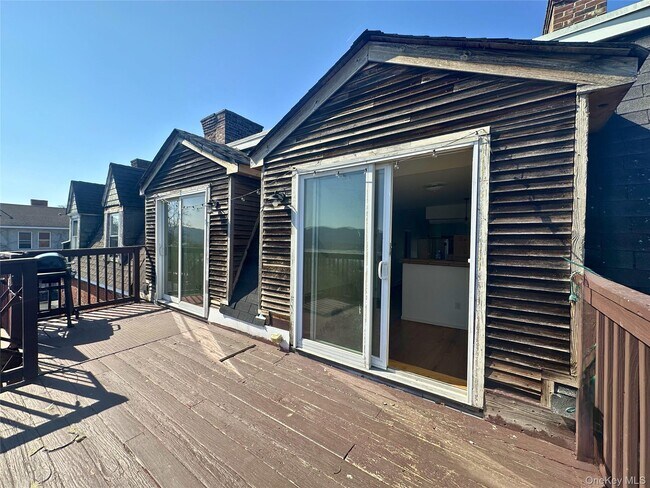 Building Photo - 498 Liberty St