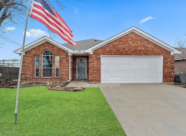 Primary Photo - 824 Bridle Trail