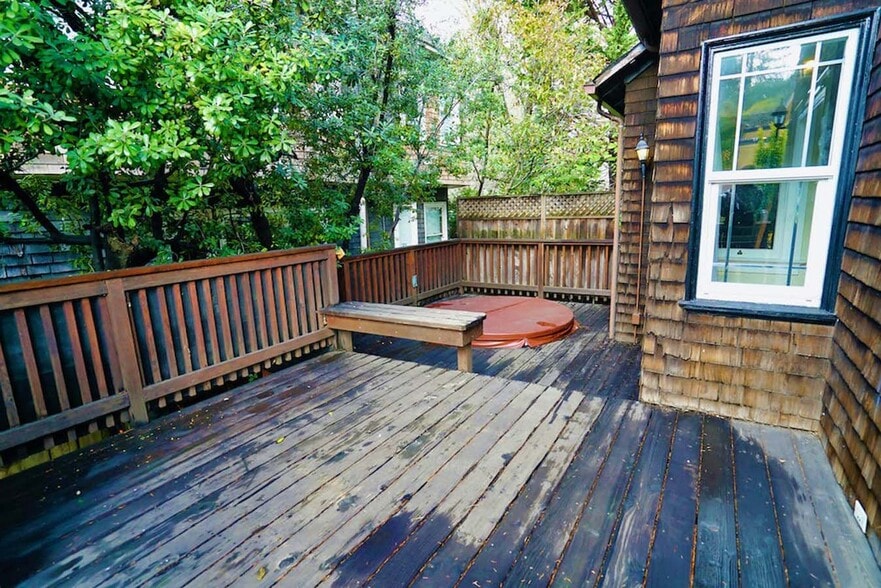 Building Photo - 2836 Derby St