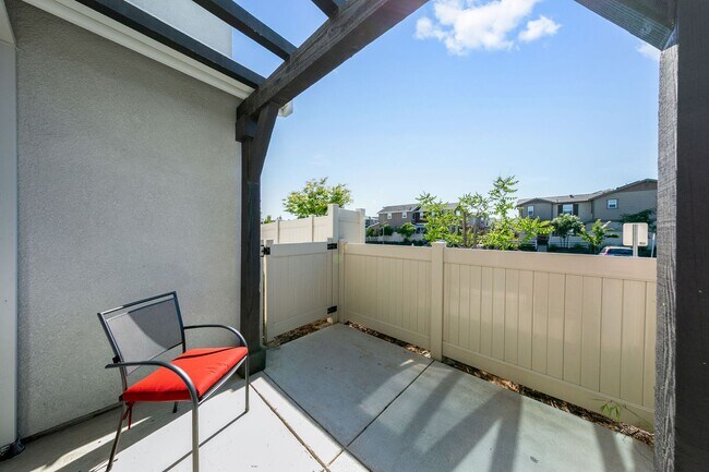 Building Photo - Citrus Heights AMAZING FLOOR-PLAN (Solar) ...