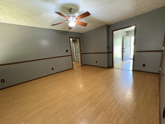 Building Photo - 204 Cobblestone Ct
