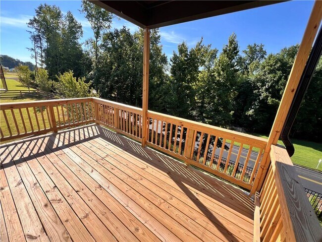 Building Photo - 1355 Oak Dr
