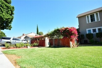 Building Photo - 14320 La Cuarta St