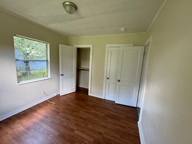 Building Photo - Historic District 2BR/1BA Home Built For Q...