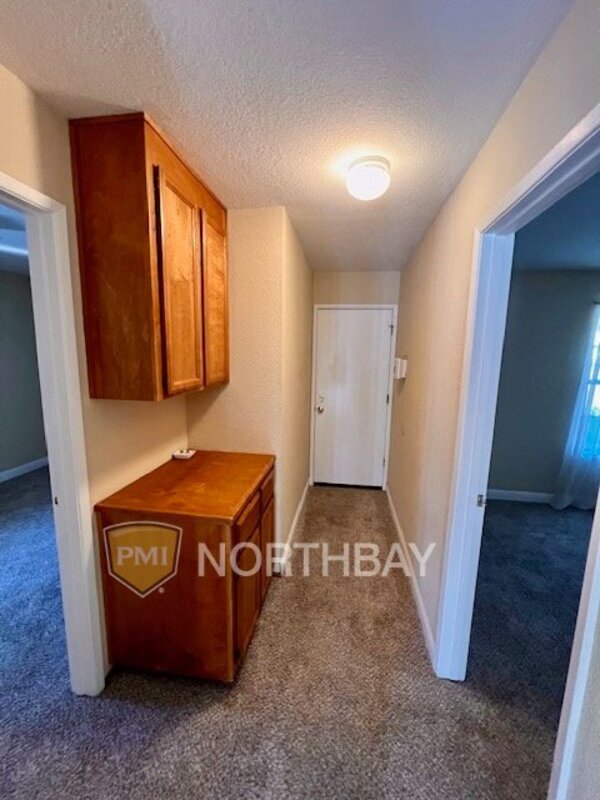 Building Photo - 1313 Lois Ln