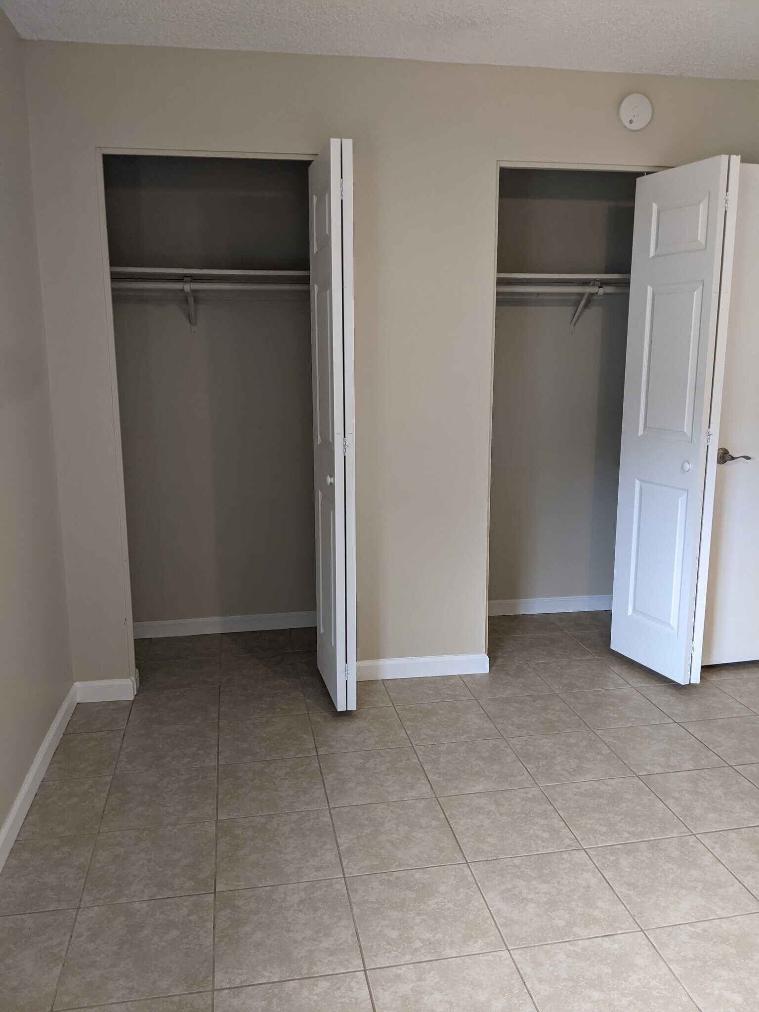 Building Photo - 2231 Ascot Ct