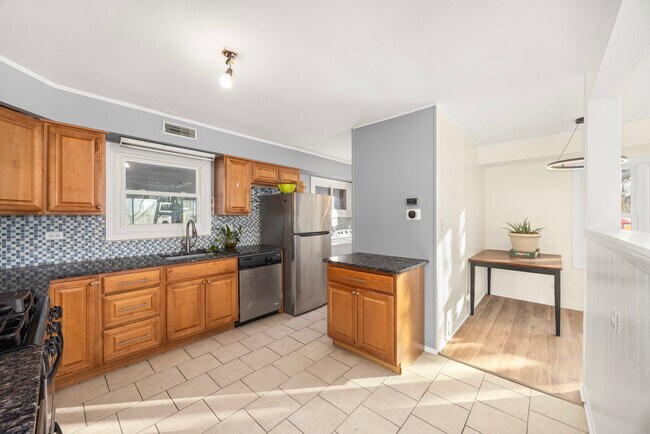 Building Photo - 1309 S Naperville Rd