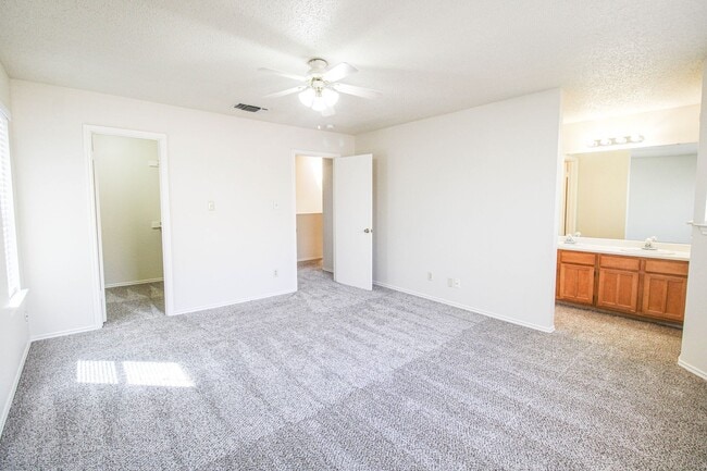 Building Photo - 949 Schertz Pkwy