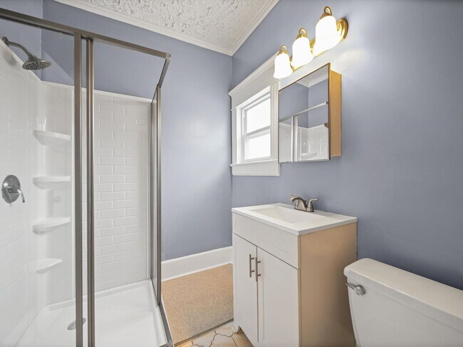 Building Photo - 4 Bedroom/2 Bath Home for Rent