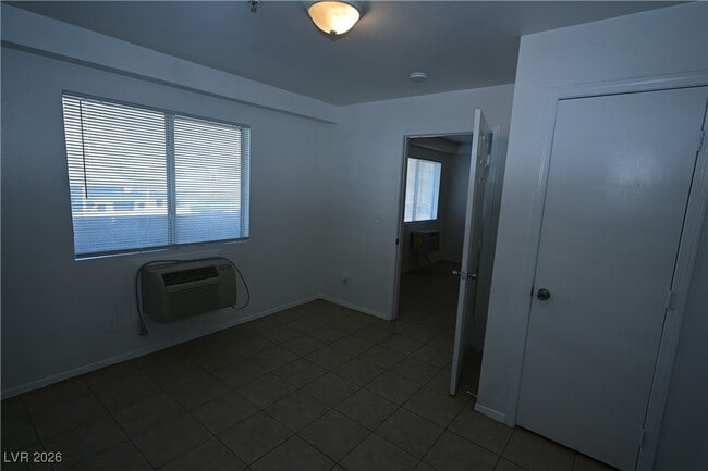 Building Photo - 3017 E Carey Ave