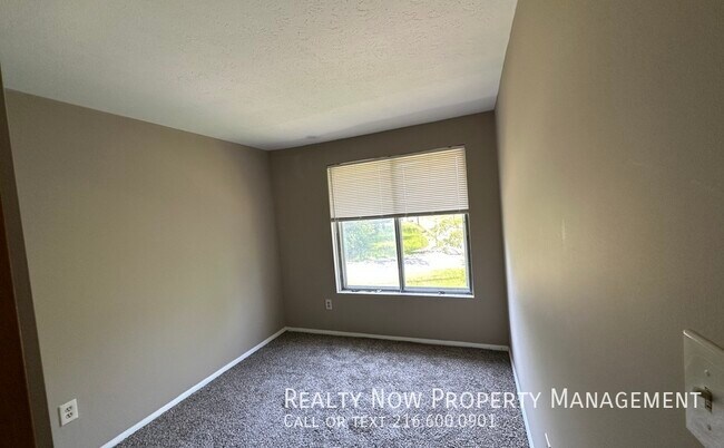 Building Photo - 4525 E 143rd St