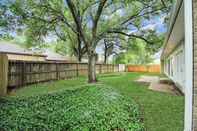 Building Photo - 11415 Ella Lee Dr