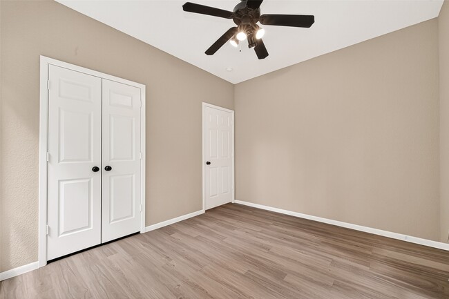 Building Photo - 41 Creek Forest Ln