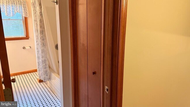 Building Photo - 3869 Midstate Rd