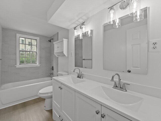 Building Photo - Sought-After fully remodeled Park Glen Condo Living in Arlington!