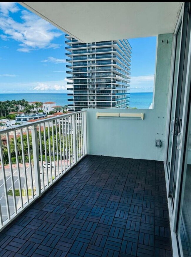 Building Photo - 5838 Collins Ave