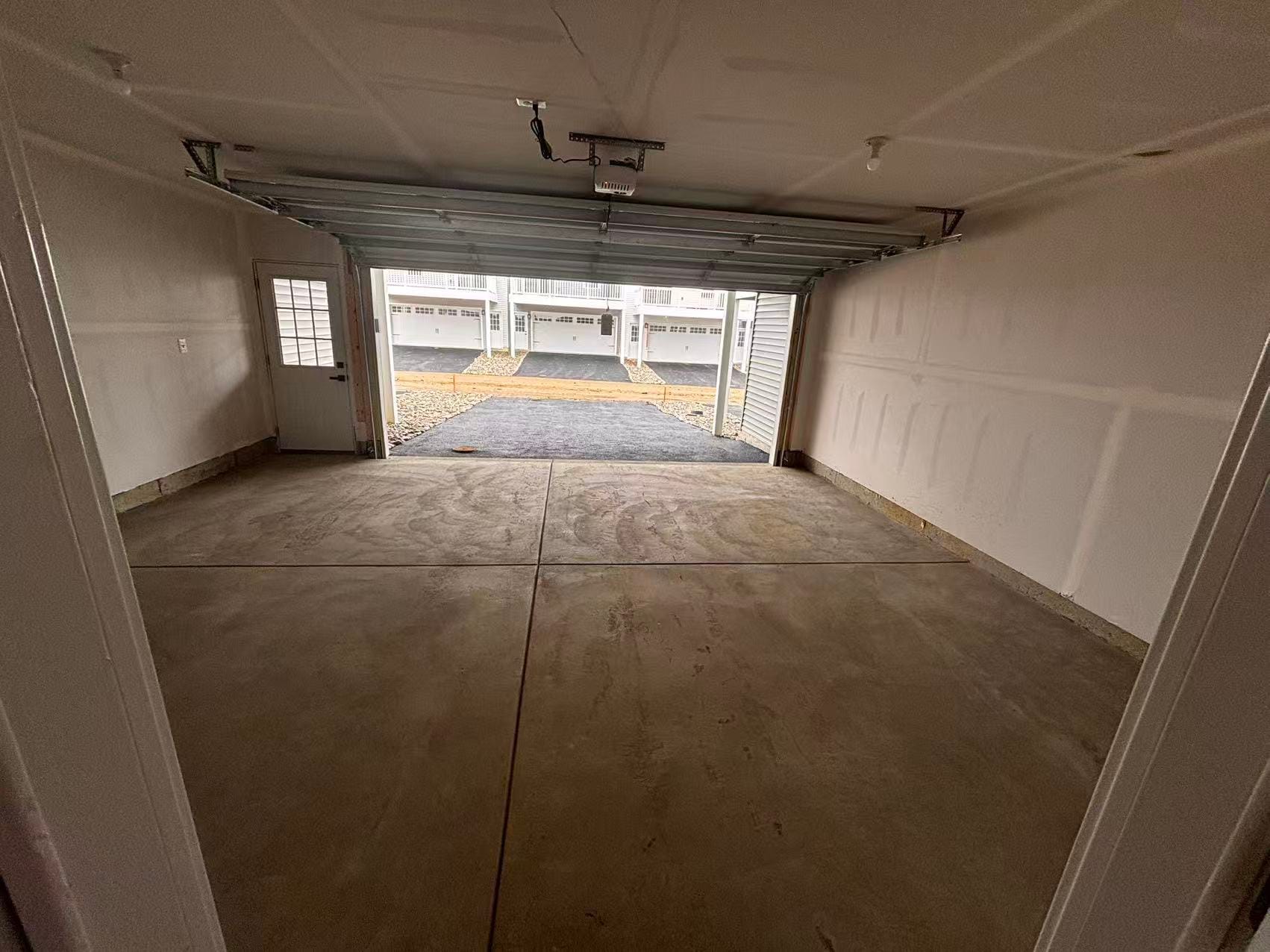 Building Photo - 735 Rosemary Way