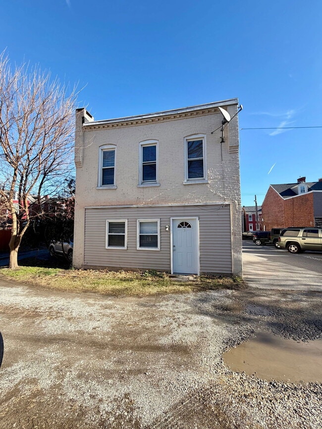 Building Photo - 38 N Charlotte St