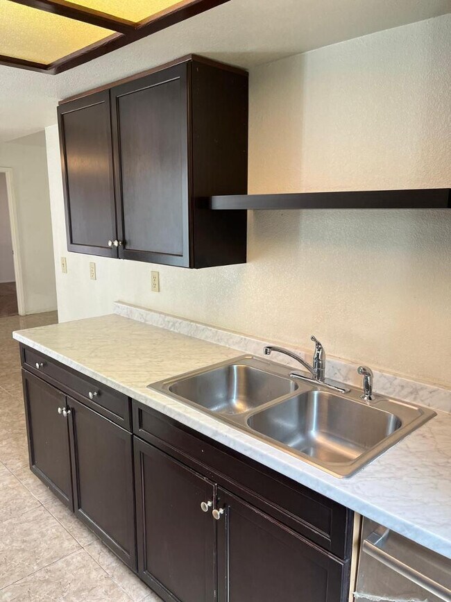 Building Photo - 3119 W Cochise Dr