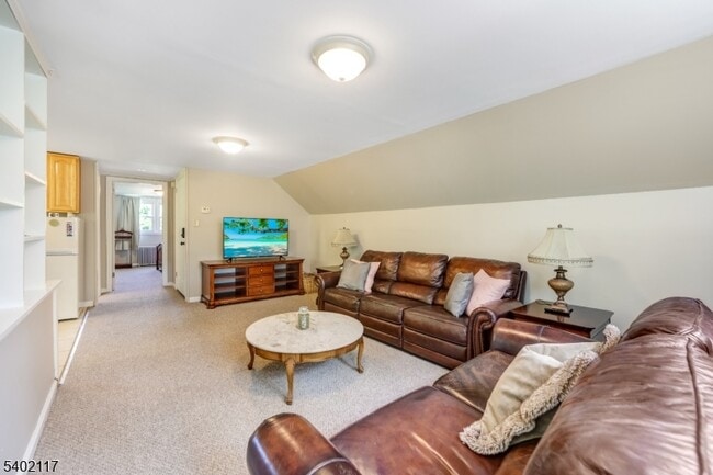 Building Photo - 6 Waughaw Rd