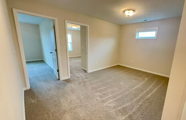 Building Photo - 156 Calming Crk Wy