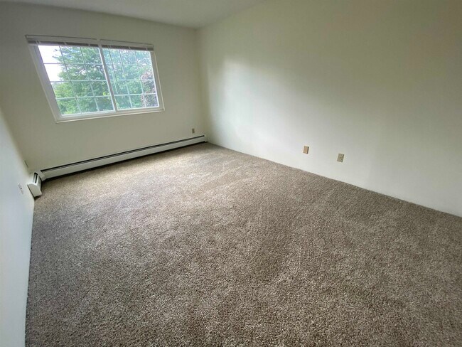 Building Photo - 379 Huse Rd