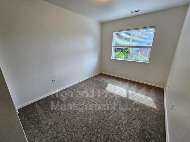 Building Photo - 316 NE Whitman St