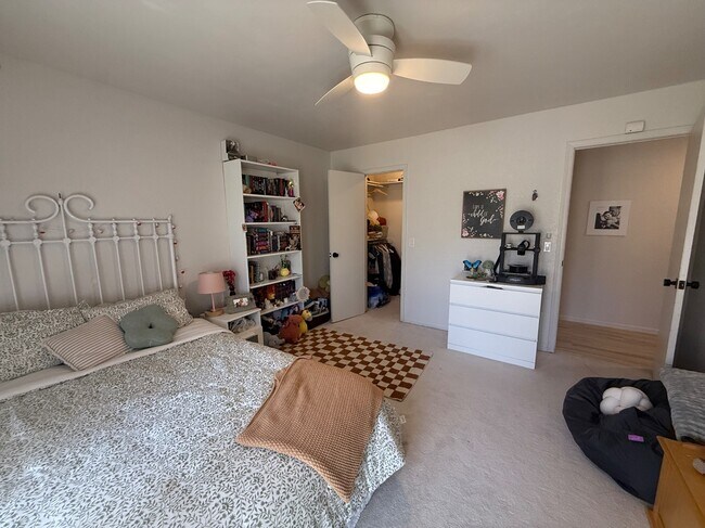 Building Photo - 1925 Bunting Ct