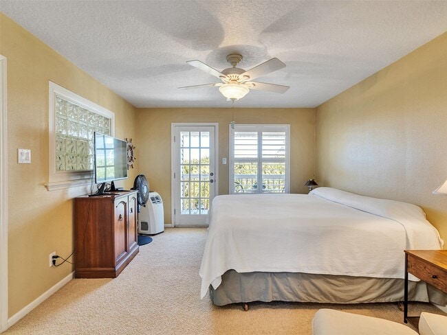 Building Photo - 16627 Bayfront Dr