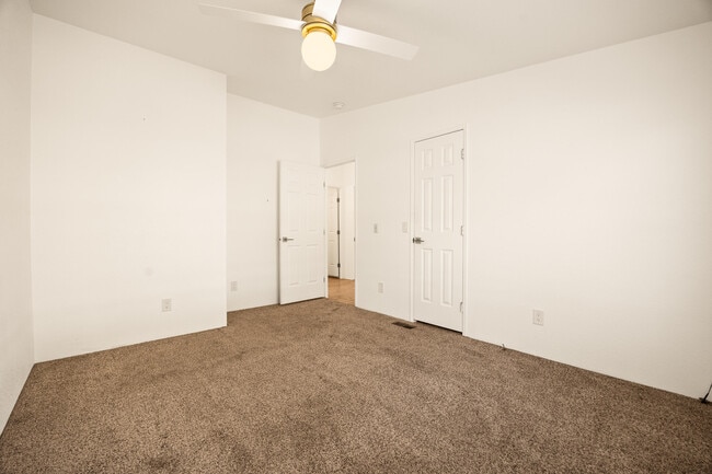 Building Photo - 62851 Aberdeen Dr