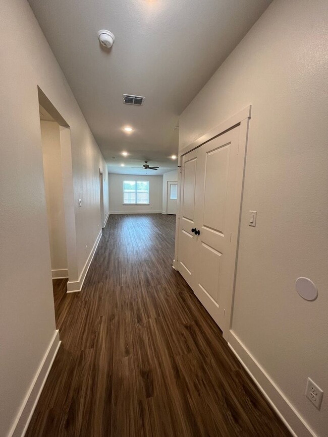 Interior Photo - The Glen